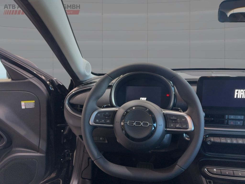 Fahrzeugabbildung Fiat 600 Hybrid MY25 Business Edition, Ganzjahresreif