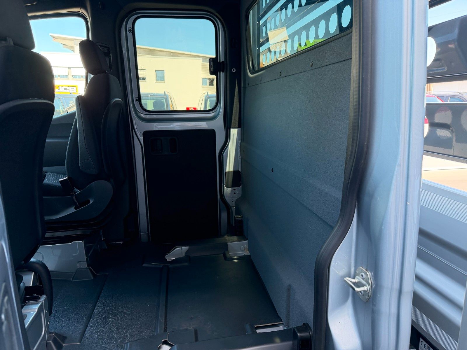 Fahrzeugabbildung Mercedes-Benz Sprinter 519 CDI DoKa Henschel 3-S-Kipper