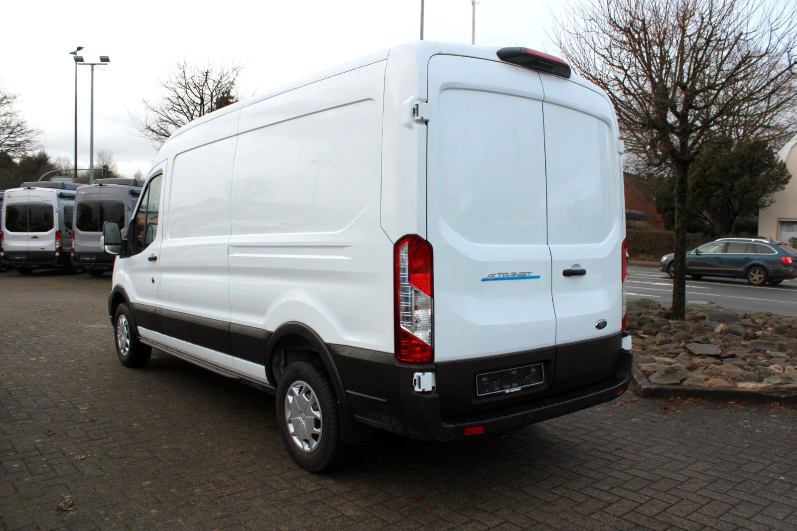Fahrzeugabbildung Ford e-Transit 350 L3H2 TREND ELEKTRO + Technologie P