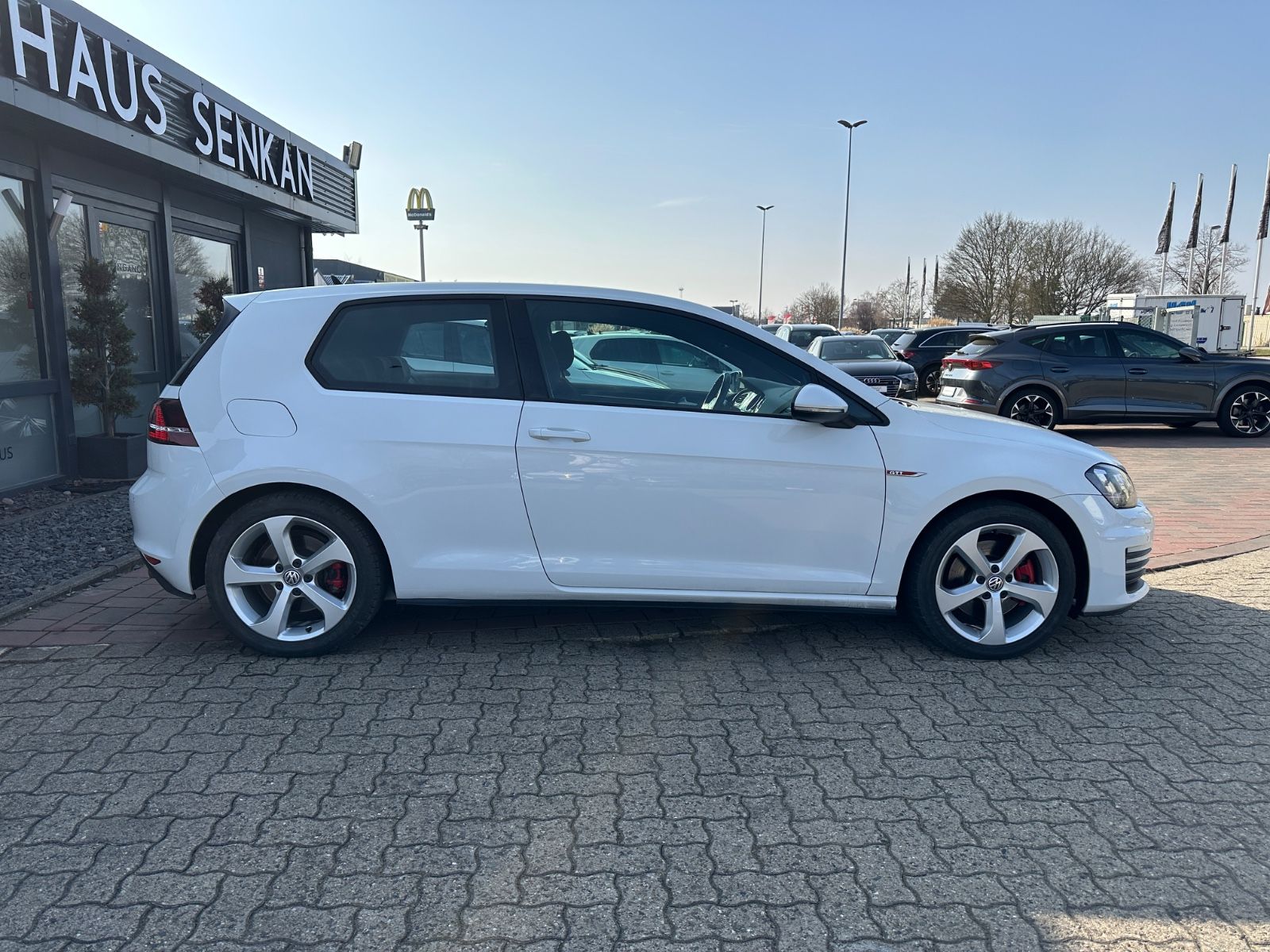 Volkswagen Golf VII 2.0 TSI DSG GTI Lim.*BI-XENON* foto 12