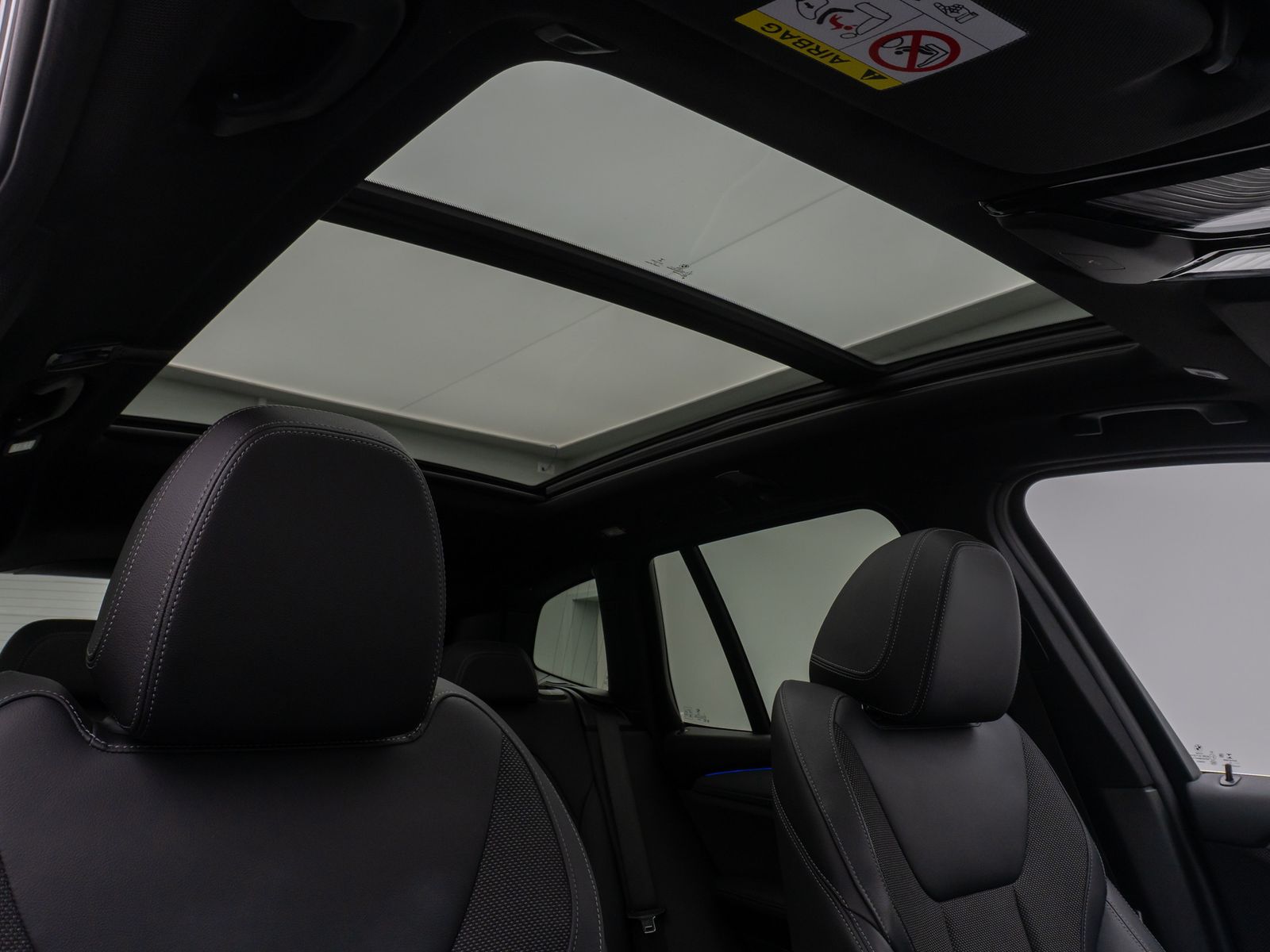 Fahrzeugabbildung BMW X3 xD20d xLine Kamera Panorama DAB HUD HiFi AHK