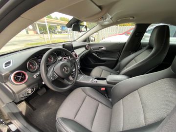 Fahrzeugabbildung Mercedes-Benz CLA 200*Navi*Bluetooth*Tempomat*Klima*