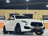 Maserati Levante S/CARBON/HARMAN-KARDON/KAMERA/BRD - weiße Maserati Levante