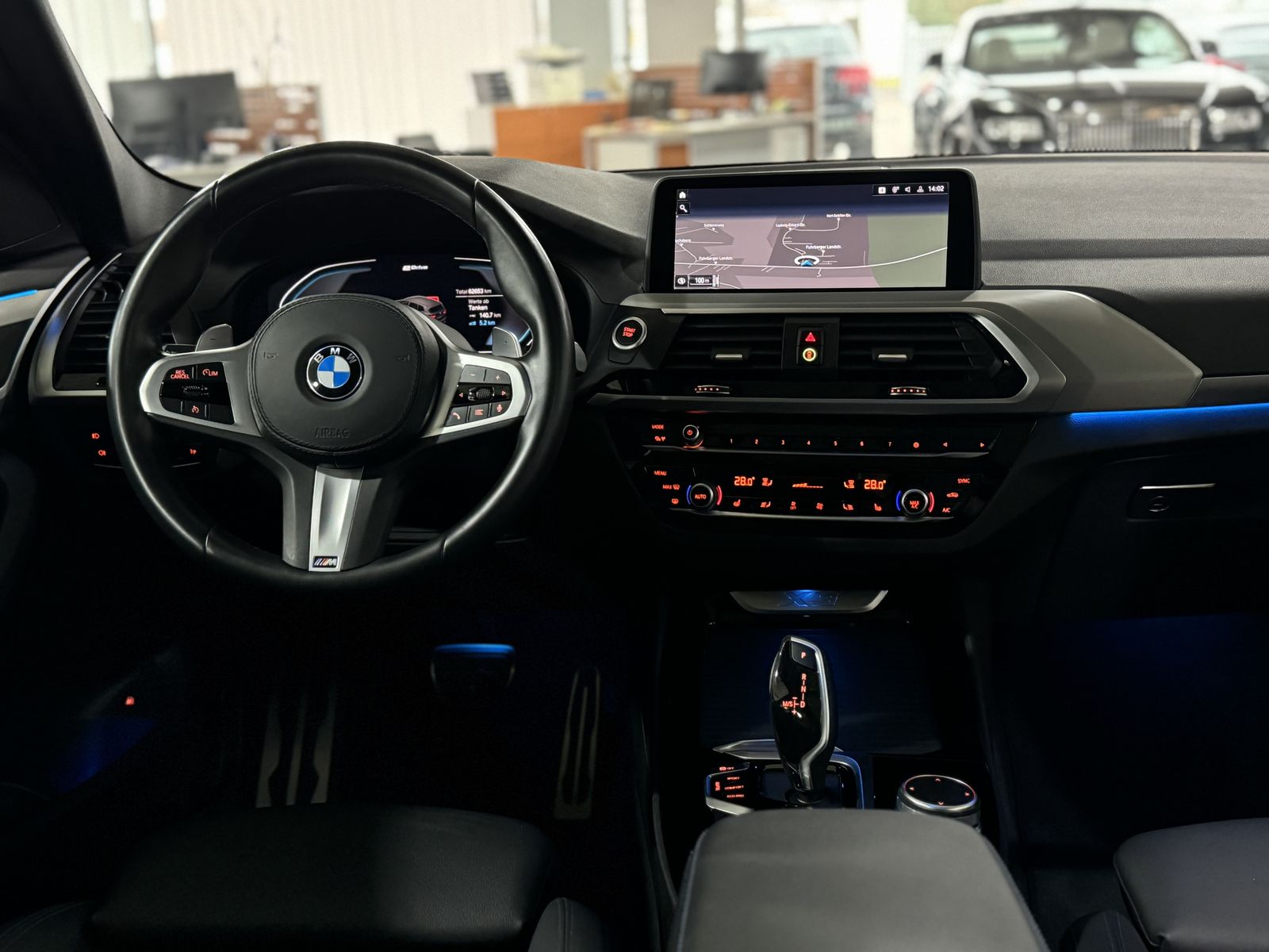 Fahrzeugabbildung BMW X3 xD30e M Sport Panorama 360° DAB HiFi Alarm