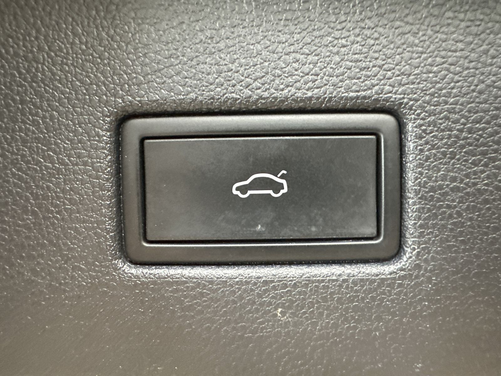 Fahrzeugabbildung Volkswagen Tiguan 1.4 eHybrid DSG Elegance NAV+LED+AHK+ACC