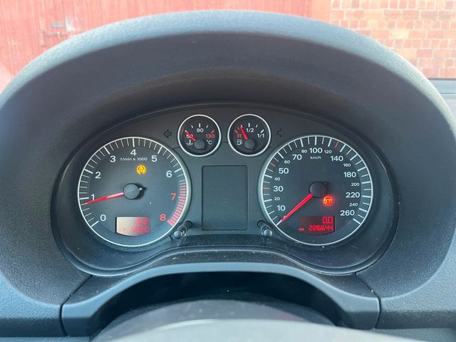 Audi A3 2.0 FSI Ambiente*SERVO DEFEKT* Bild 12