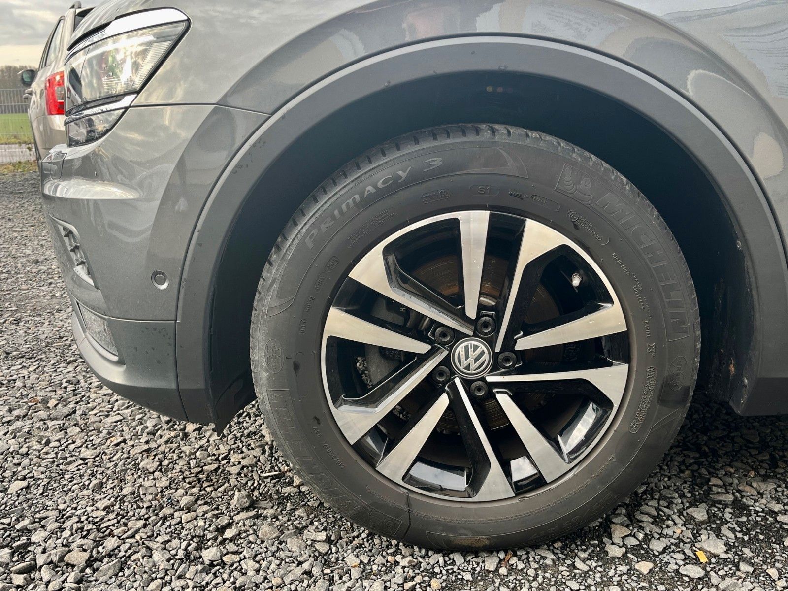 Fahrzeugabbildung Volkswagen Tiguan 1.5 TSI IQ.DRIVE Navi ACC LED SPORTFW AHK