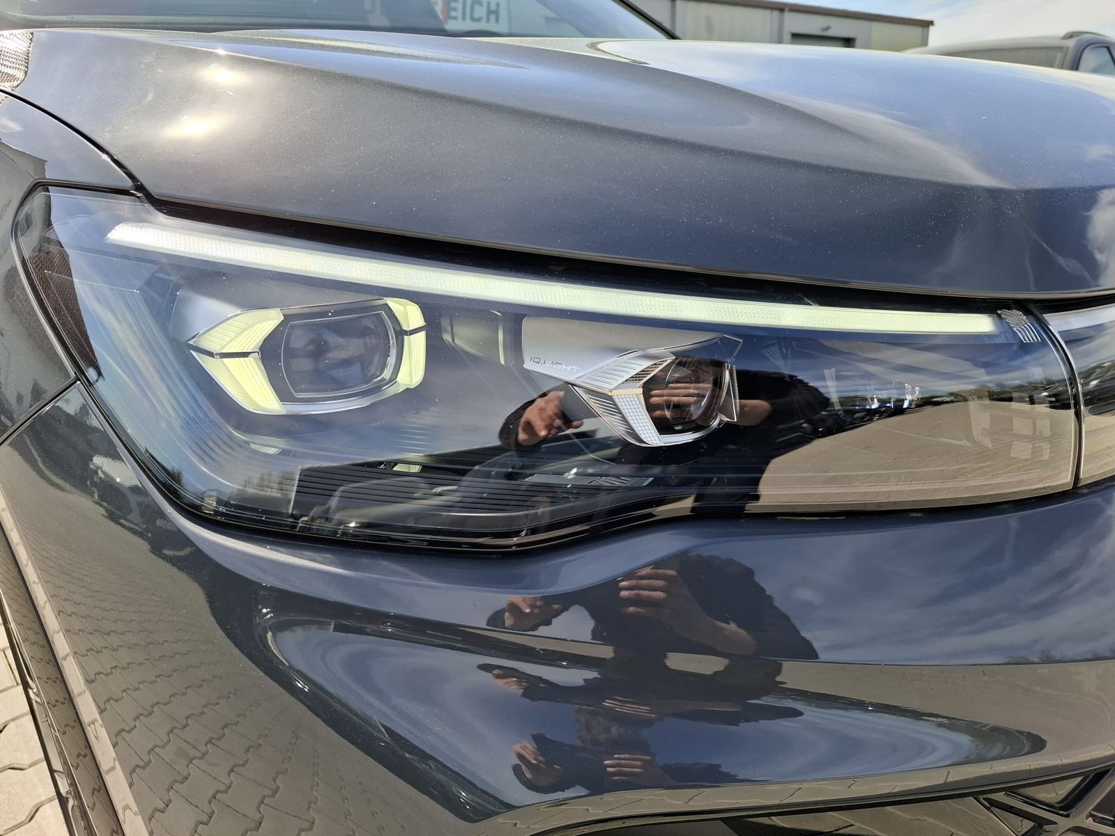 Fahrzeugabbildung Volkswagen Tiguan 2.0 TDI R-Line 4M Pano*Black*Matrix*AHK