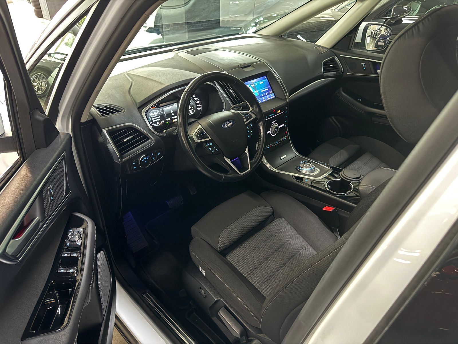 Fahrzeugabbildung Ford Galaxy TITANIUM SPORT AWD AUT 7-SITZER PANO VOLL