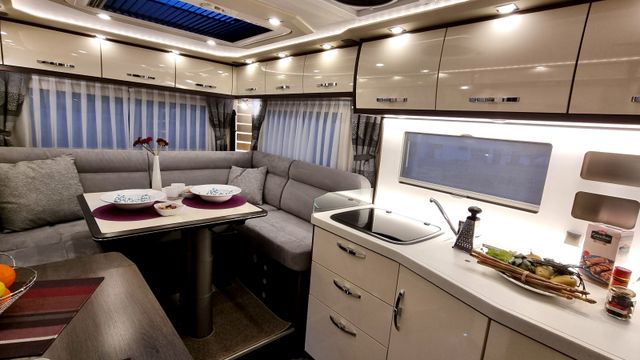8300 BMRSLGX 600AH-Lith. 24t. Hubstützanlage