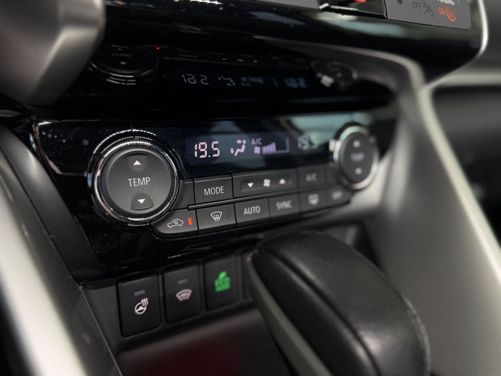 Fahrzeugabbildung Mitsubishi Eclipse Cross 1.5 CVT Intro Edition 2WD AHK HUD