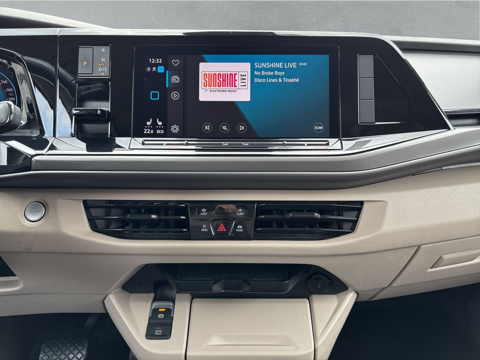 Fahrzeugabbildung Volkswagen Multivan 1.4 TSI eHybrid LR DSG AHK RFK App-Conn