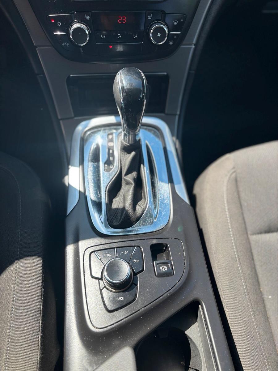 Opel Insignia 2010 — photo 8