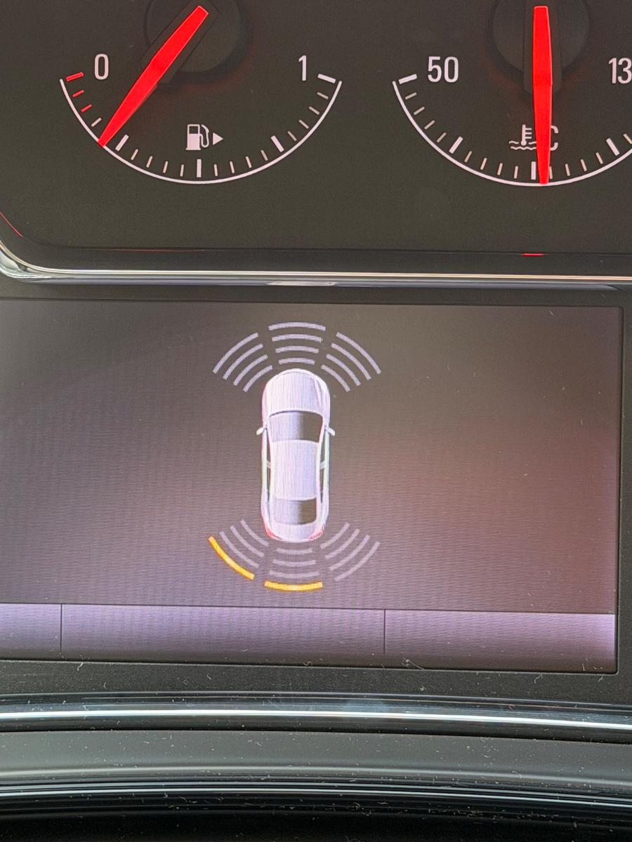 Opel Insignia ST 140*BiXenon*Sitzhz*AHK*ZR Neu*PDC*1A