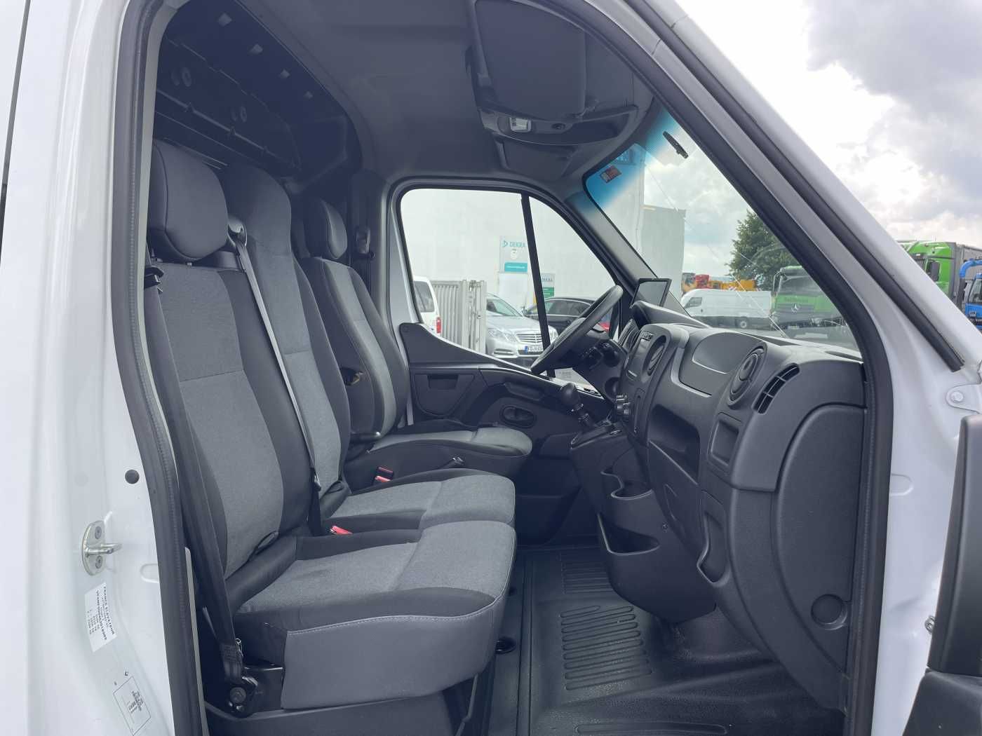 Fahrzeugabbildung Renault Master 2.3 dCi / France Elevateur 121FT, 12m
