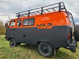 Andere UAZ-Buchanka - Andere: Rot
