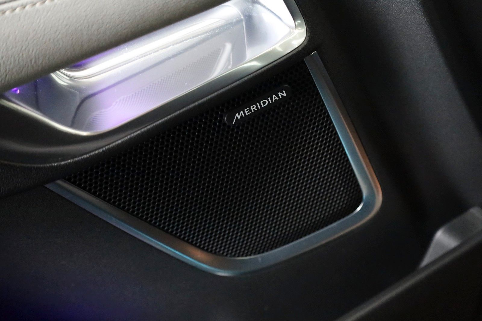 Fahrzeugabbildung Jaguar E-Pace R-Dynamic SE AWD,Navi,Kamera,ACC,AHK+WR