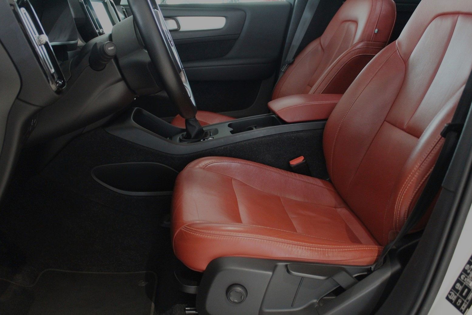 Fahrzeugabbildung Volvo XC40 Momentum Pro LED/NAVI/LEDER/PANO/360°/BLIS