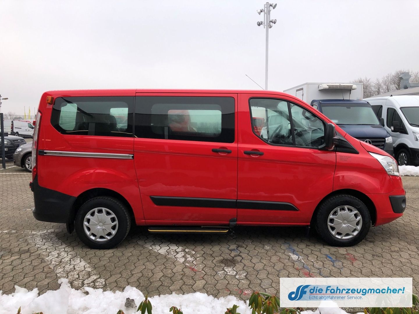 Fahrzeugabbildung Ford Transit Custom Kombi 310 L1 Trend 2.0 TDCi *2325
