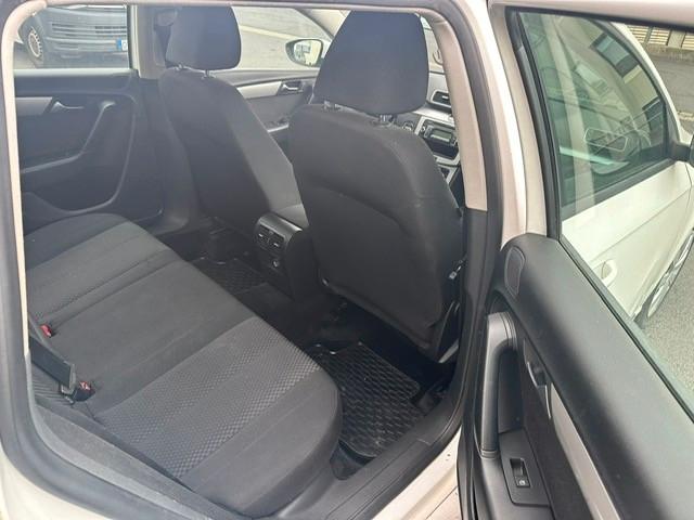 Volkswagen Passat 2011 — photo 8