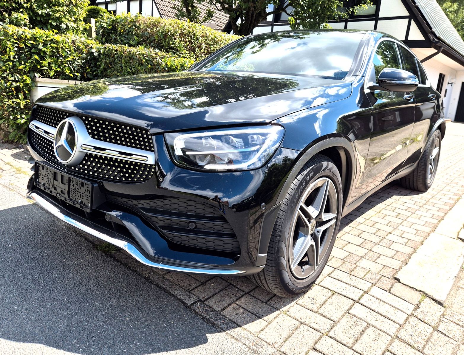 MERCEDES-BENZ GLC 220 COUPE 4M AMG LEDER LED KAMER 19"