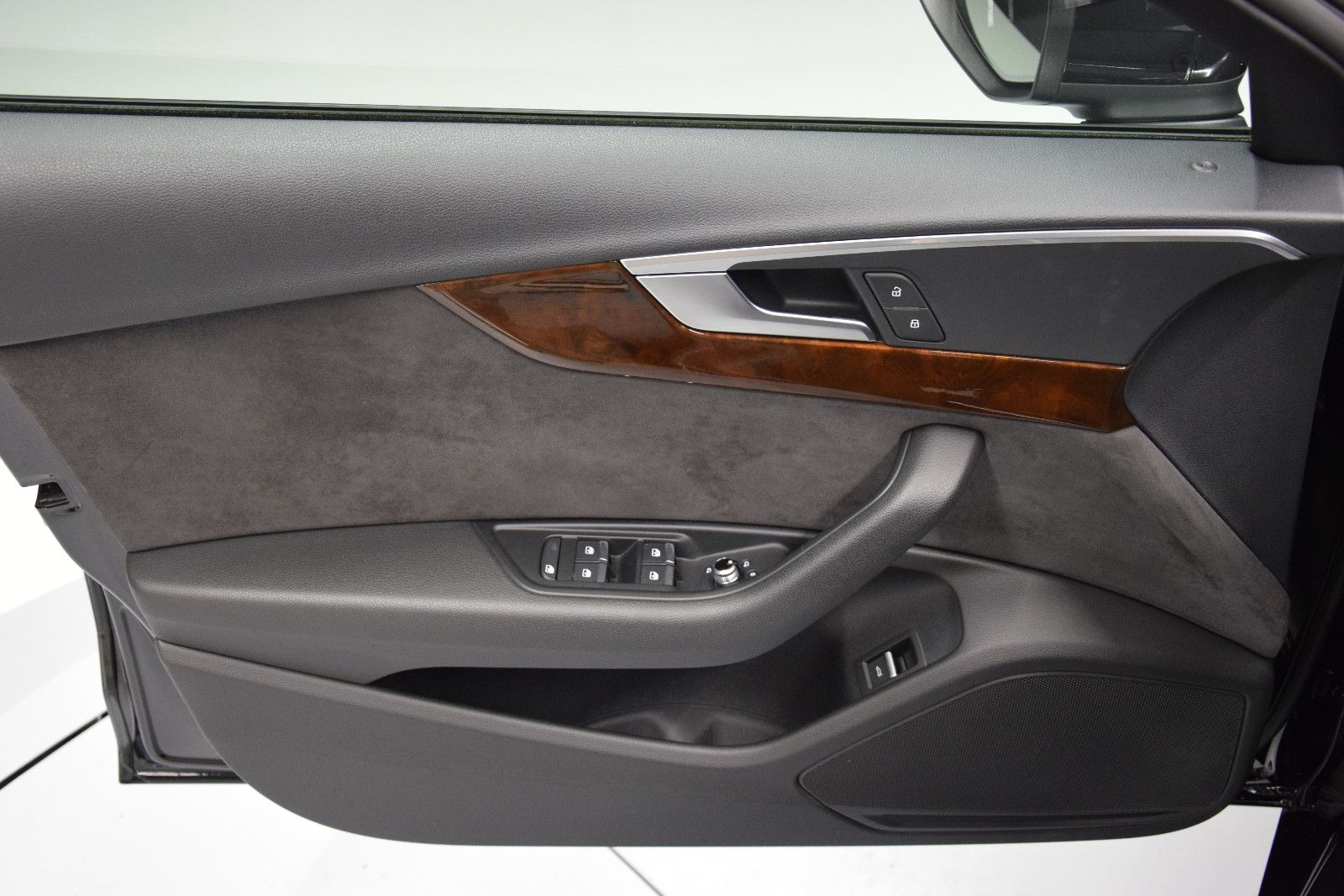 Fahrzeugabbildung Audi A4 Avant design HuD Kamera Bi-Xenon Virtual Temp