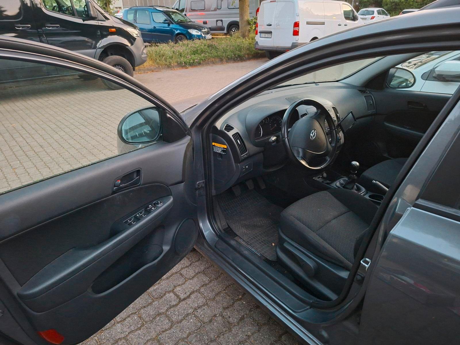 Hyundai i30 2010 — photo 6
