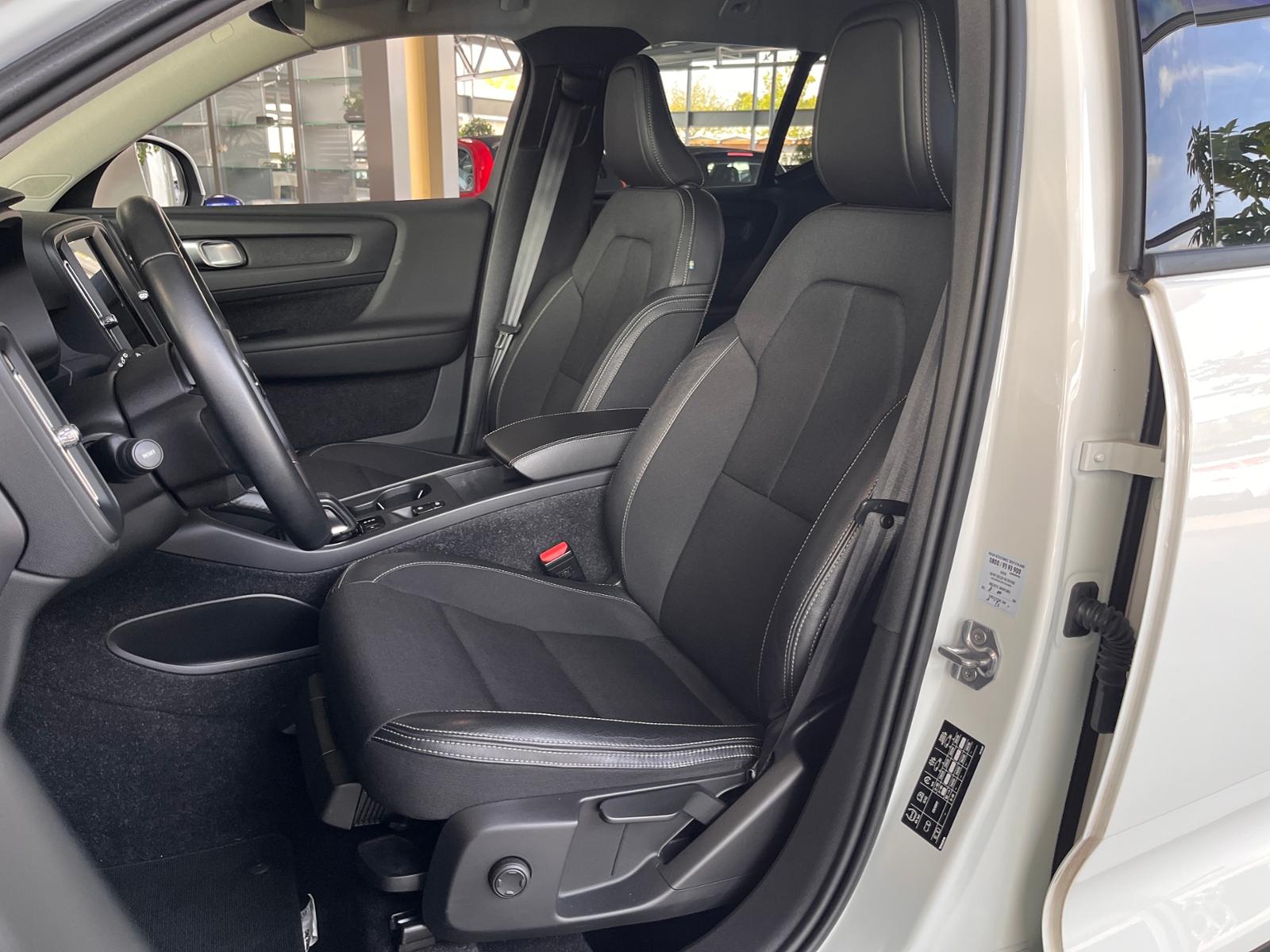 Volvo XC40 AWD AHK LED NAVI ALU