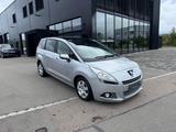 Peugeot 5008  1.6 HDI Aut Navi 7 Sitze Panorama - Peugeot 5008 mit Diesel-Antrieb: Kleinbus, 1.6