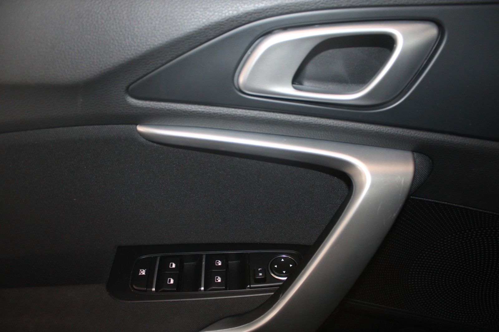 Fahrzeugabbildung Kia cee'd SW 1,5T Prestige Aut. SHZ LHZ ACC CAM uvm.