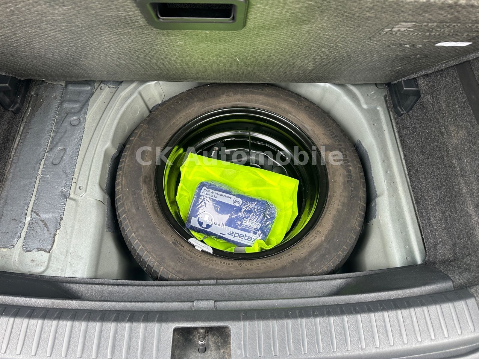 Fahrzeugabbildung SEAT Arona 1.5 TSI 110kW FR DSG/Navi/LED/Kam/AHK