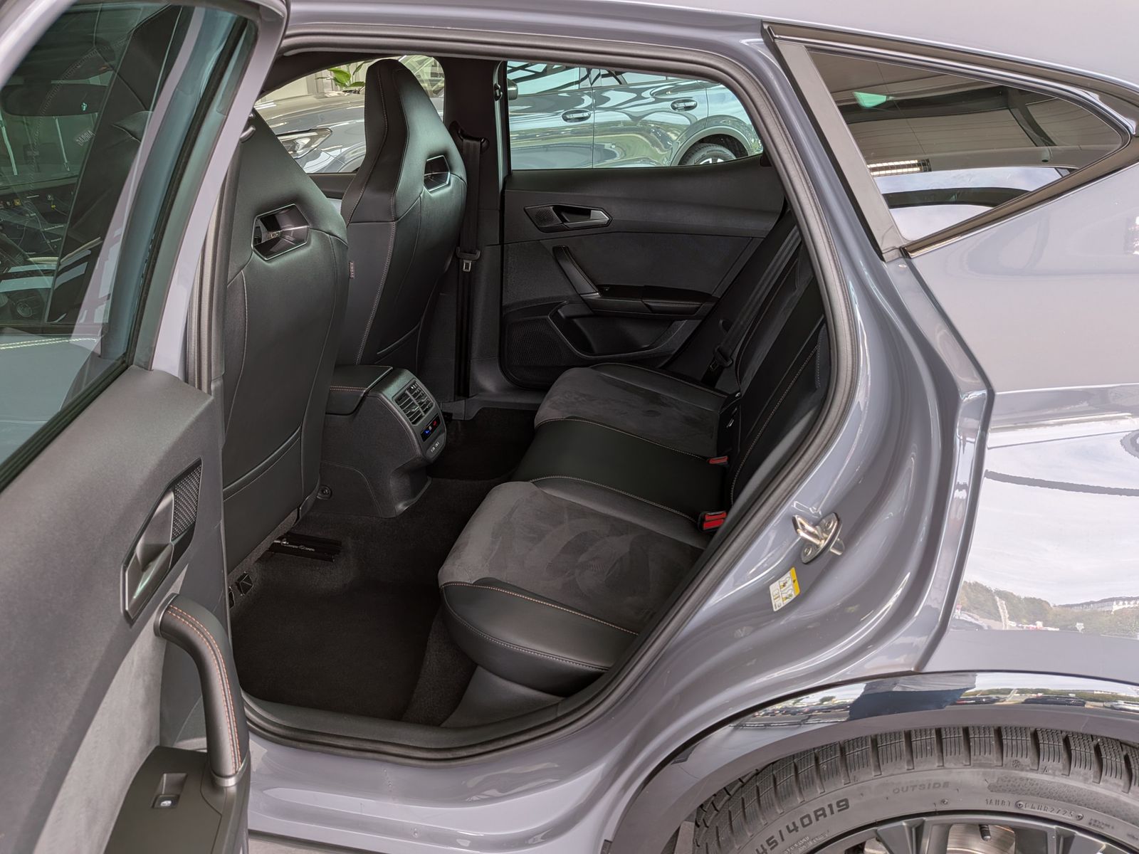 Fahrzeugabbildung CUPRA Formentor 1.5 eTSI Pano Sennh DCC Matrix AHK 19"