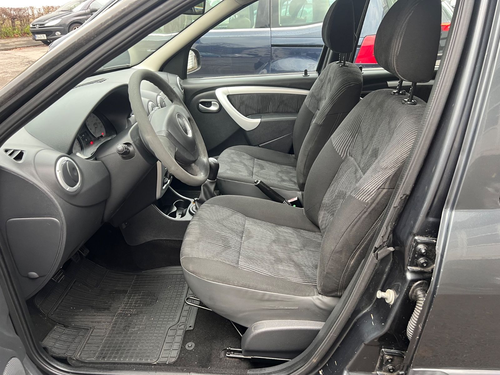 Fahrzeugabbildung Dacia Logan MCV Kombi Laureate * 7.SITZE *TÜV NEU*