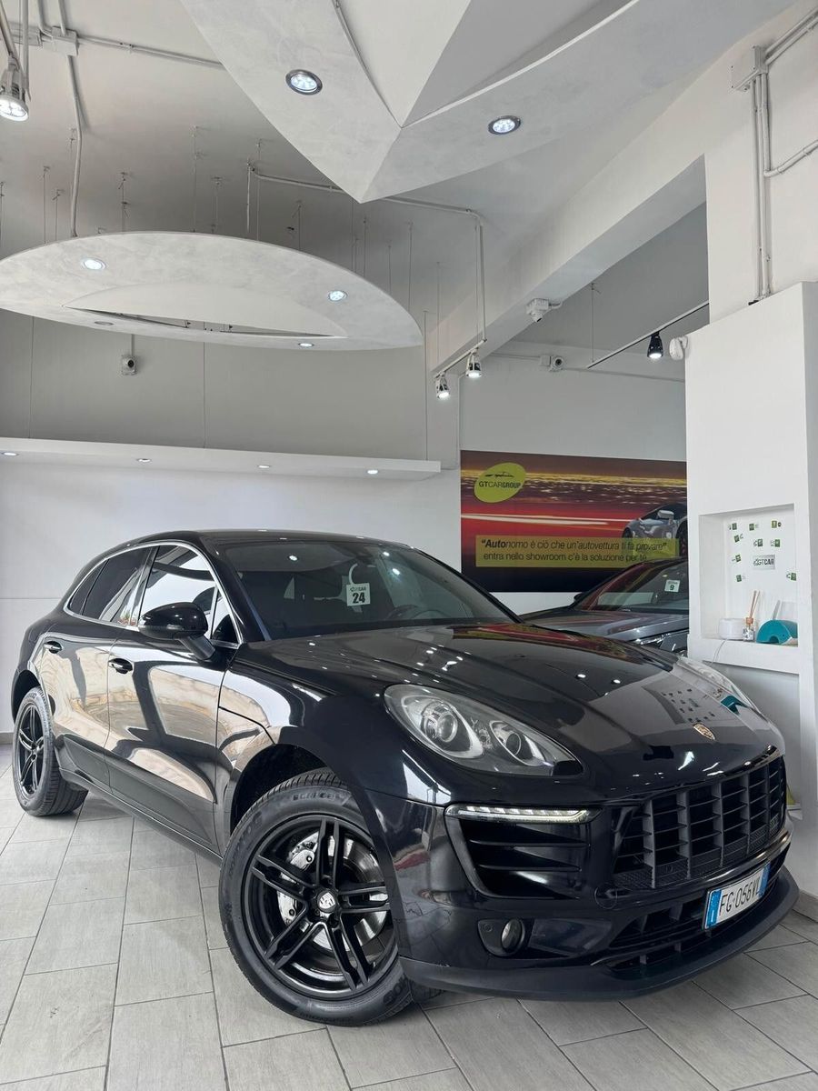 PORSCHE Macan