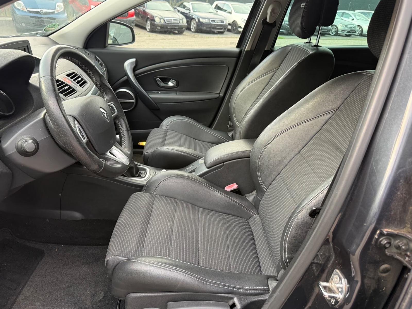 Renault Megane 2011 — photo 9