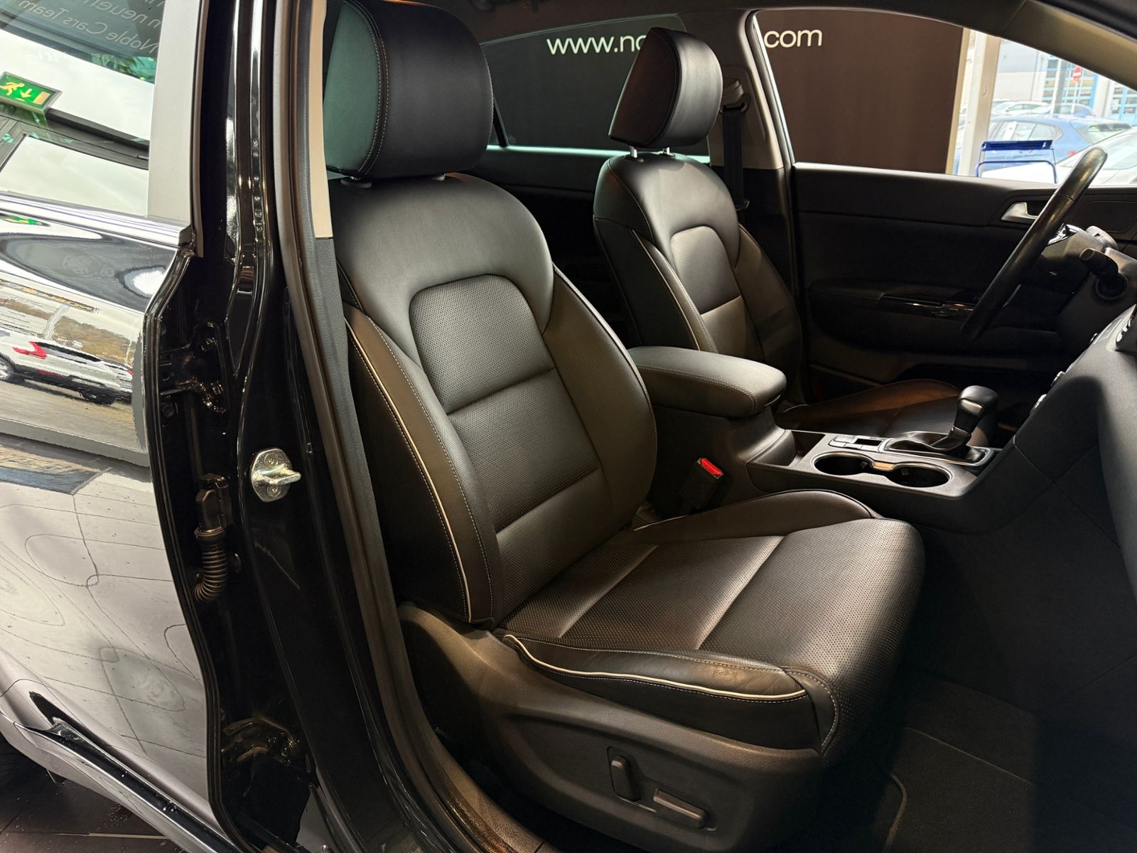 Fahrzeugabbildung Kia Sportage Black Edition AWD JBL LED NAVI