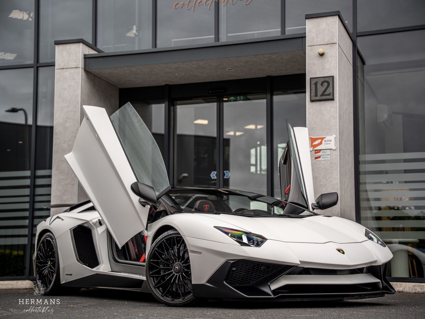 LAMBORGHINI Aventador