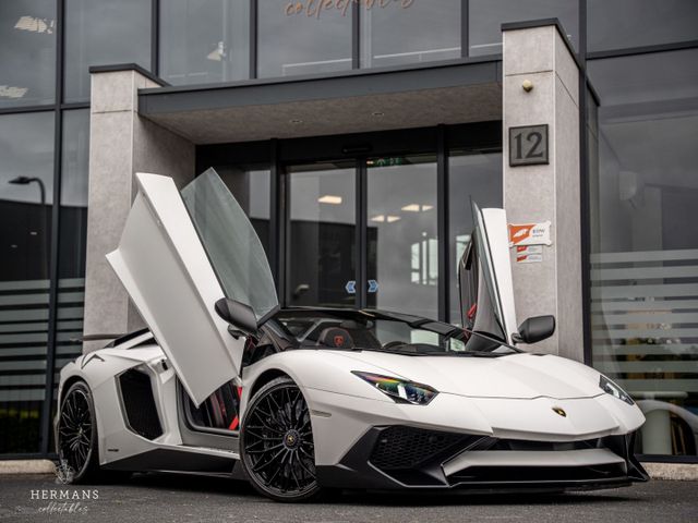 LAMBORGHINI Aventador