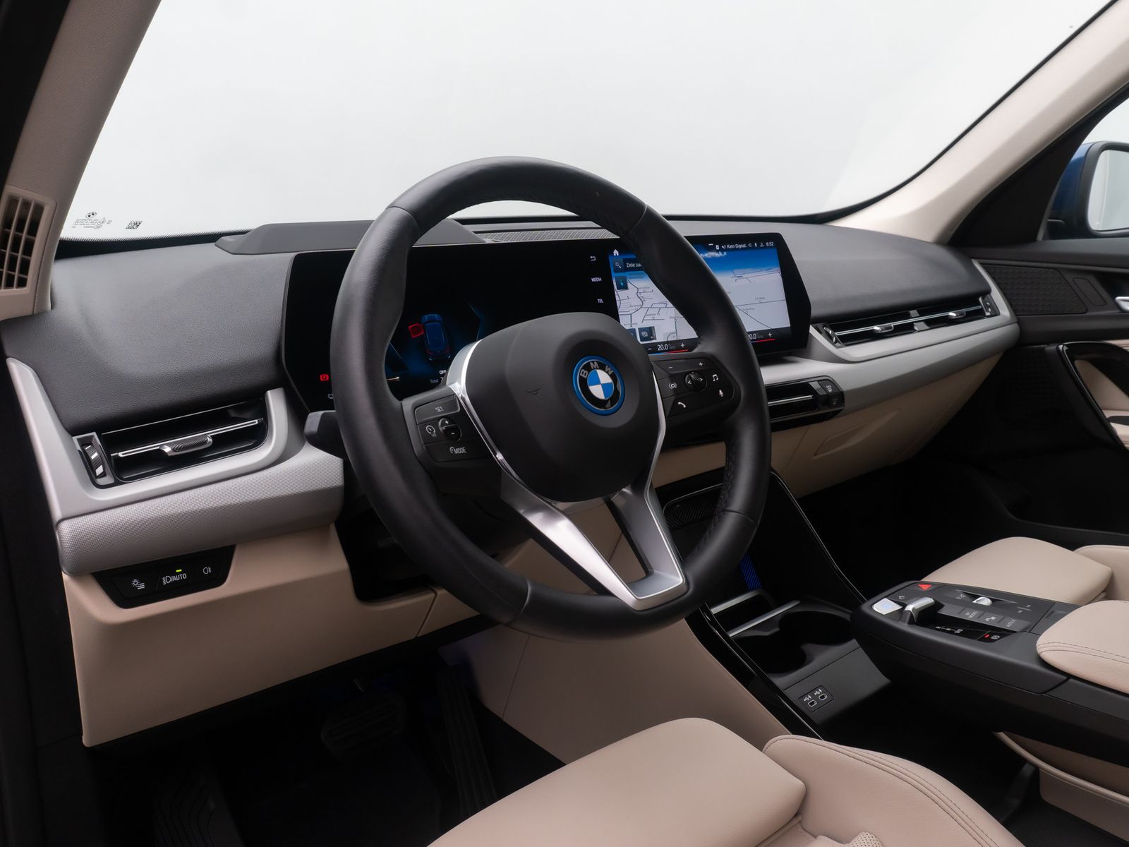 Fahrzeugabbildung BMW iX1 xD30 360&deg; HUD DAB Komfort AHK M Sport Leder