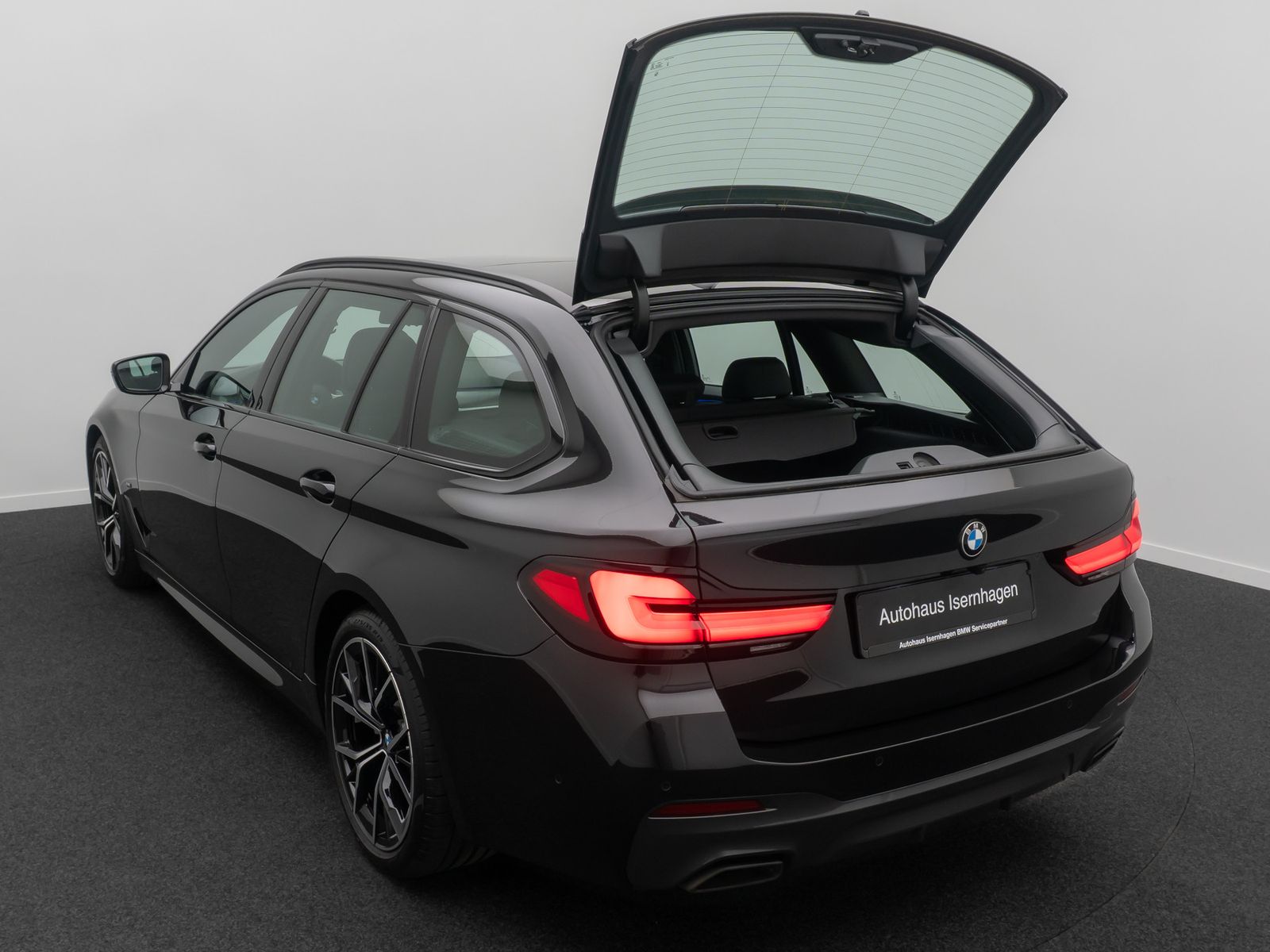 Fahrzeugabbildung BMW 530d M Sport HUD Panorama DAB Kamera HiFi 19Zoll