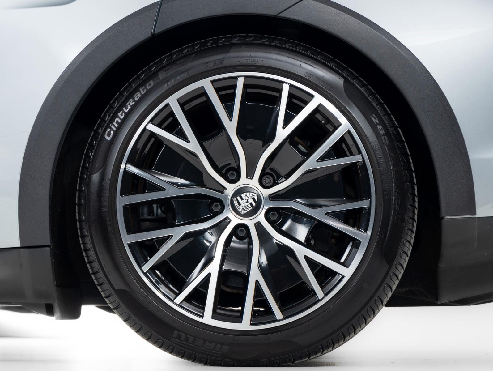 Porsche Taycan 4 Cross Turismo | Pano | Chrono