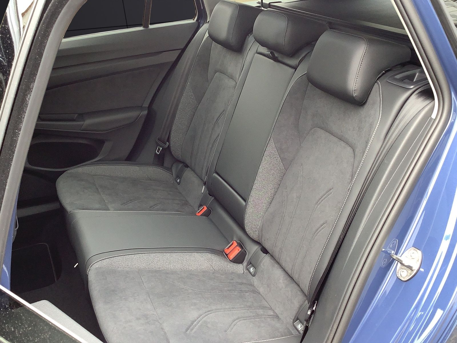 Fahrzeugabbildung Volkswagen Golf VIII Variant TSI Style AHK HuD PANO ACC 360
