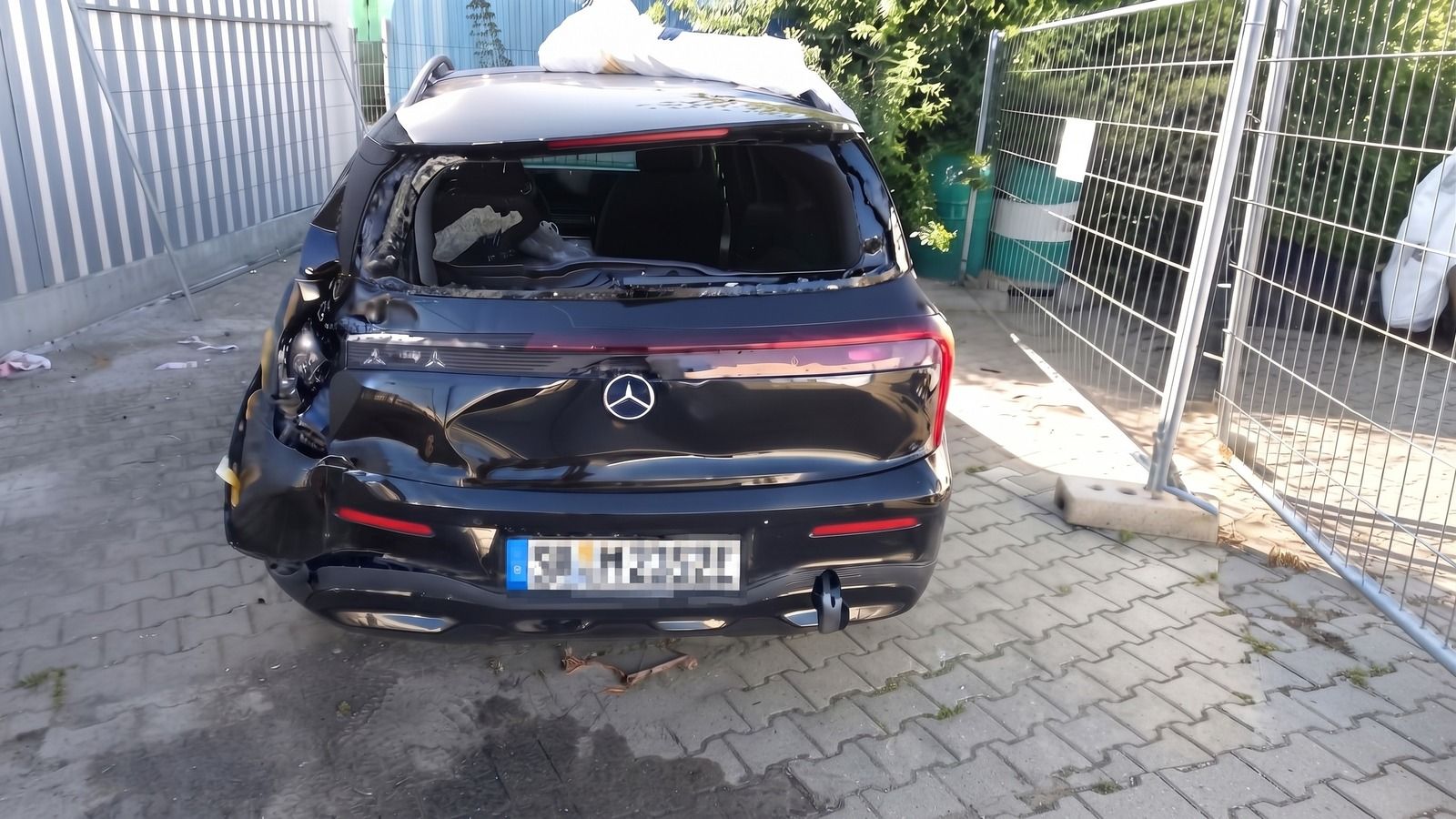 Fahrzeugabbildung Mercedes-Benz GLB 250+ EQ Technologie DIS *