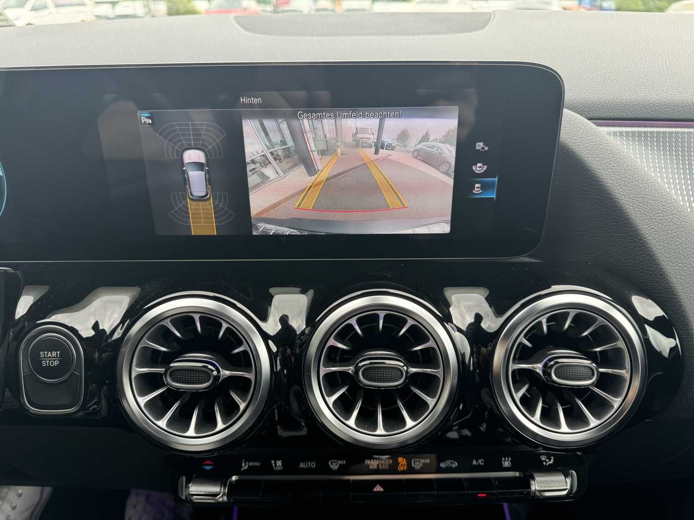 Fahrzeugabbildung Mercedes-Benz EQA 300 4Matic Progressive+RKamera LED+IHC+TOTW+