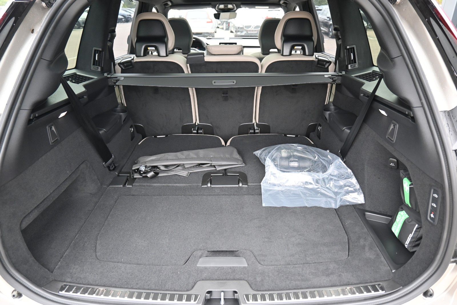 Fahrzeugabbildung Volvo XC90 T8 AWD Ultra Dark´*STDHZG*360°*LUFT*ACC*AHK