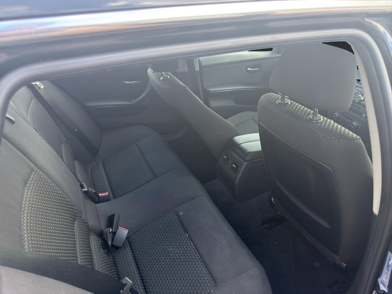 BMW 318 2010 — photo 13