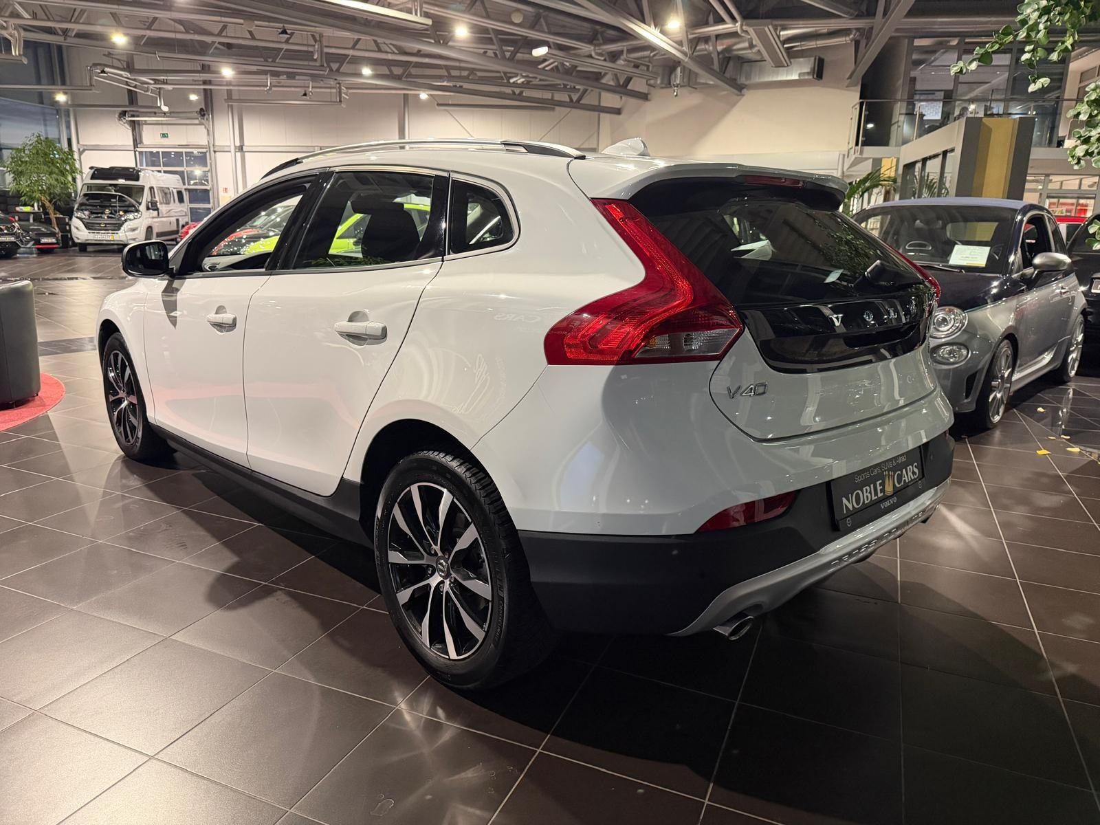 Fahrzeugabbildung Volvo V40  Cross Country Plus KLIMA LED NAVI ALU