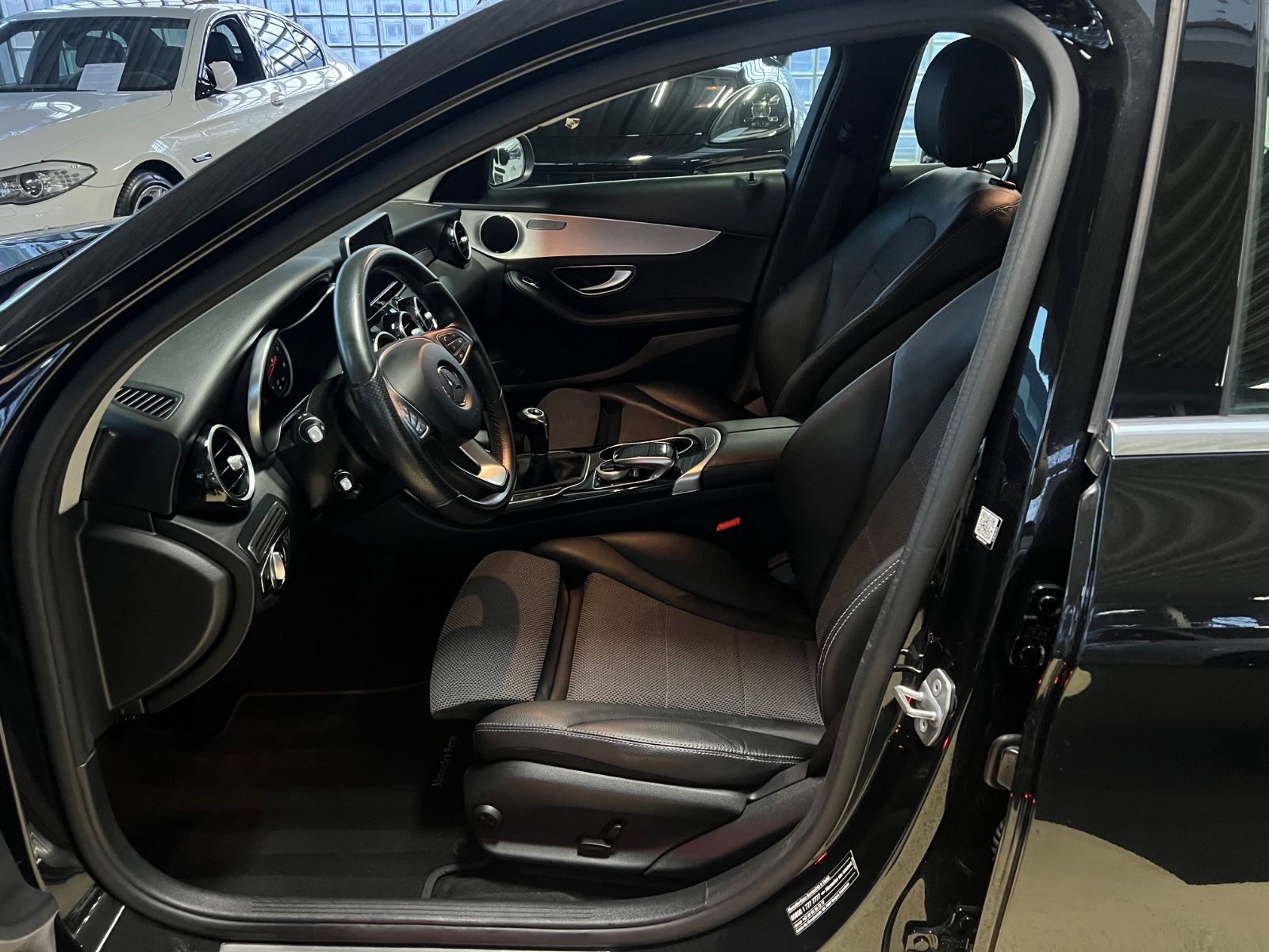 Fahrzeugabbildung Mercedes-Benz C 200 d Lim. Sport line * SITZH*TEILLEDER*NAVI*