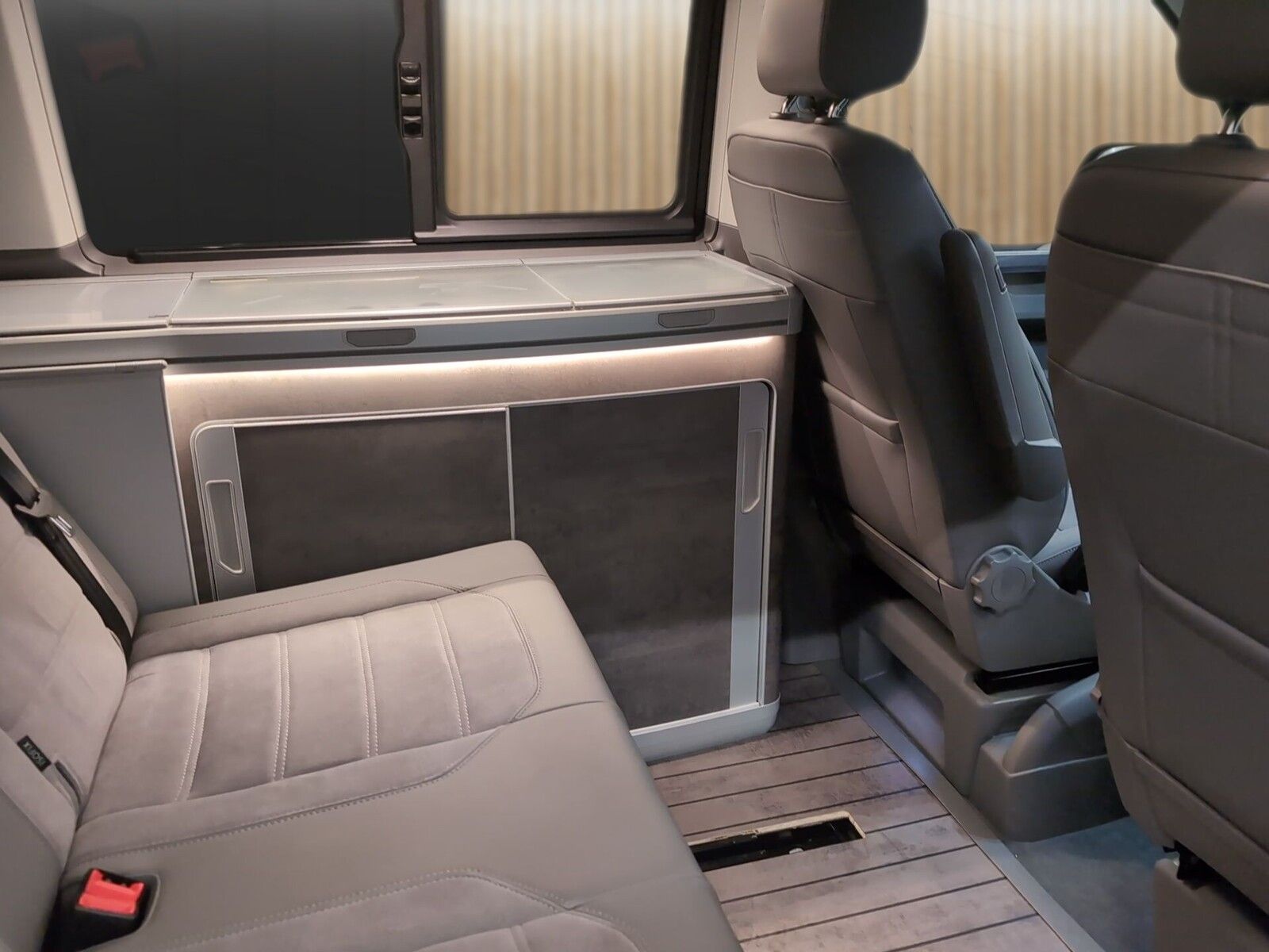 Fahrzeugabbildung Volkswagen California T6.1 California 6.1 Ocean 2,0l  AHK