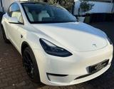 Tesla Model Y Long Range AWD* innen Weiß * Neuwertig * - Tesla Model Y in Düsseldorf